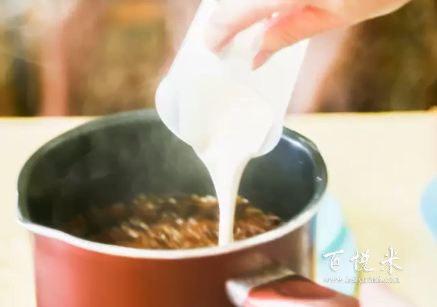 不需要烤箱就可以制作的巧克力千層蛋糕,大人小孩都愛吃